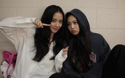 Vừa rời YG, fandom Jennie - Jisoo đã xích mích, tranh cãi kịch liệt vì danh hiệu của idol