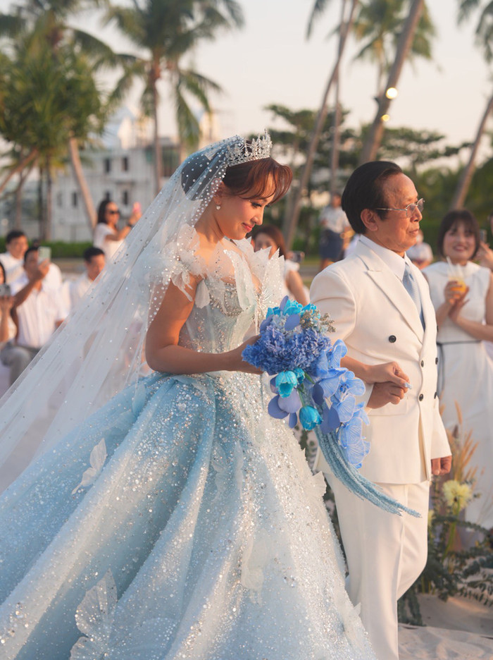 Hôn lễ Vân Hugo và những điều ấn tượng nhất: Váy cưới đến địa điểm tổ chức đều 'ăn điểm' Ảnh 4